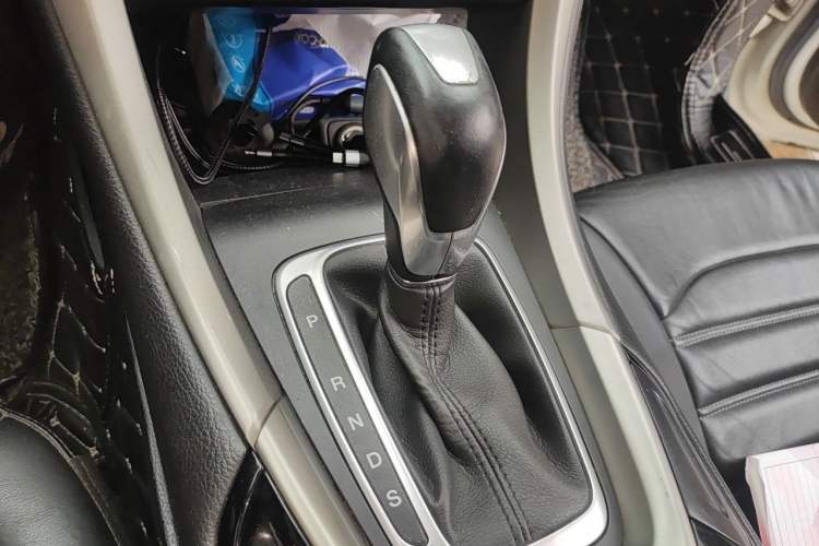 Used Ford Mondeo 2013 2.0L GTDi 200 Fashion Edition Gear Lever