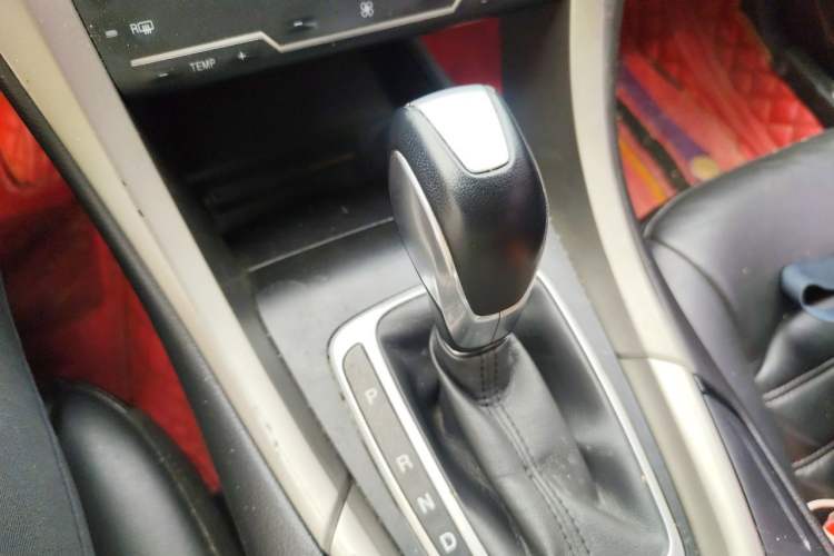 Used Ford Mondeo 2013 2.0L GTDi 200 Fashion Edition Gear Lever