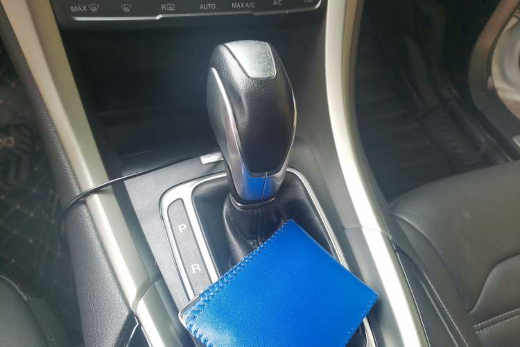 Used Ford Mondeo 2013 2.0L GTDi 200 Luxury Model Gear Lever