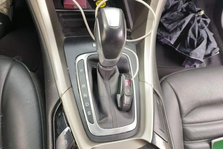 Used Ford Mondeo 2013 2.0L GTDi 200 Luxury Model Gear Lever