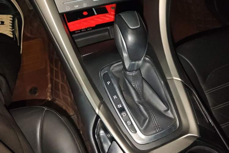 Used Ford Mondeo 2013 2.0L GTDi 200 Fashion Edition Gear Lever