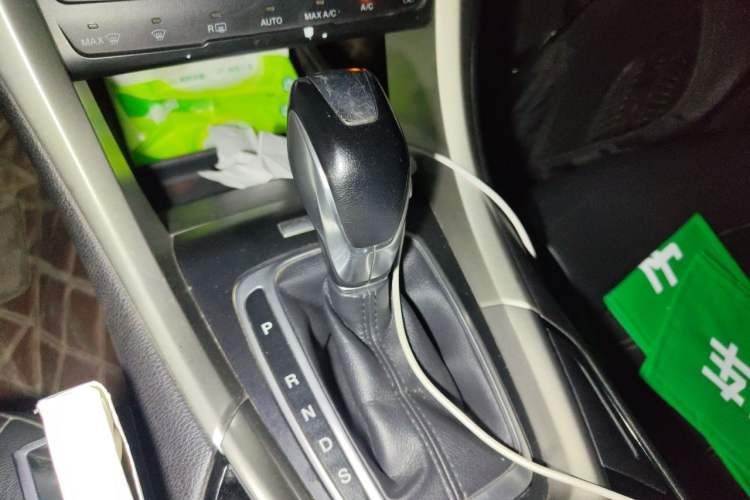 Used Ford Mondeo 2013 2.0L GTDi 200 Luxury Model Gear Lever