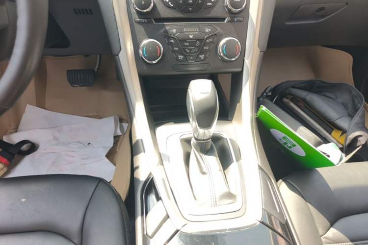 Used Ford Mondeo 2013 2.0L GTDi 200 Fashion Edition Gear Lever