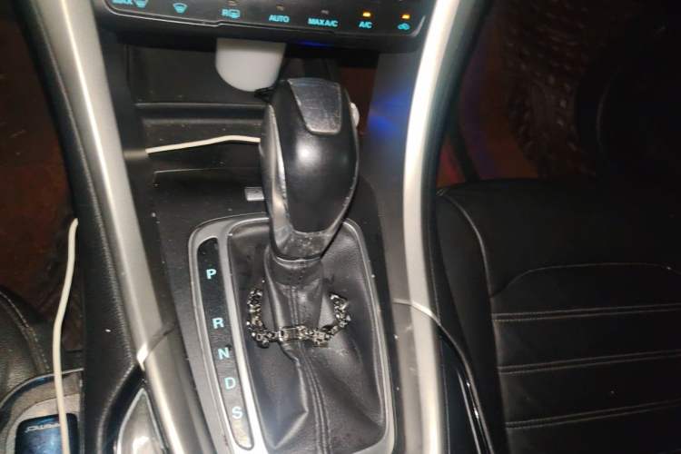 Used Ford Mondeo 2013 2.0L GTDi 200 Luxury Model Gear Lever