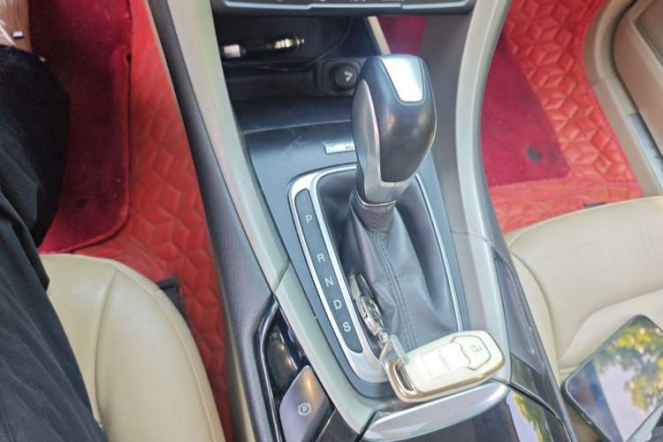 Used Ford Mondeo 2013 2.0L GTDi 200 Fashion Edition Gear Lever