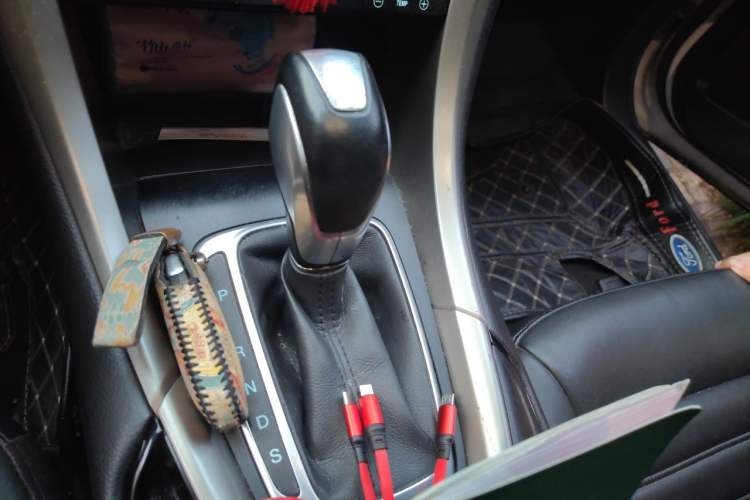 Used Ford Mondeo 2013 2.0L GTDi 200 Fashion Edition Gear Lever