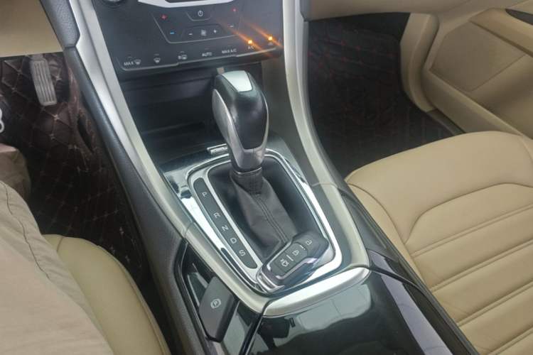 Used Ford Mondeo 2013 2.0L GTDi 200 Fashion Edition Gear Lever