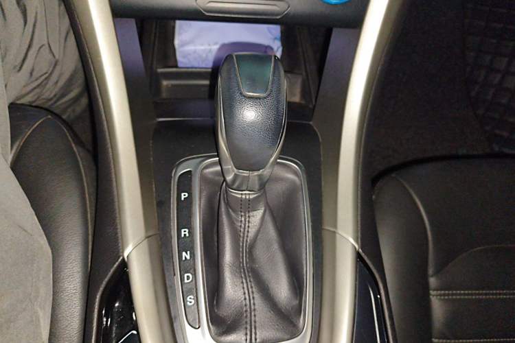 Used Ford Mondeo 2013 2.0L GTDi 200 Fashion Edition Gear Lever
