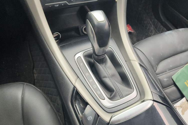 Used Ford Mondeo 2013 2.0L GTDi 200 Fashion Edition Gear Lever