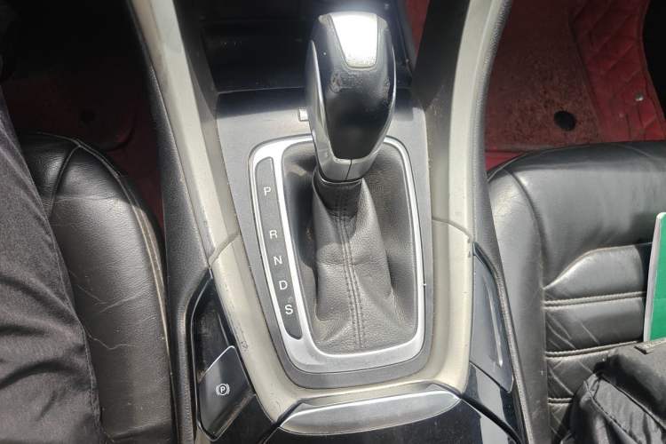 Used Ford Mondeo 2013 2.0L GTDi 200 Luxury Model Gear Lever