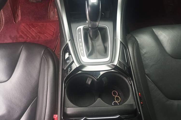 Used Ford Mondeo 2013 2.0L GTDi240 Luxury Sport Model Gear Lever