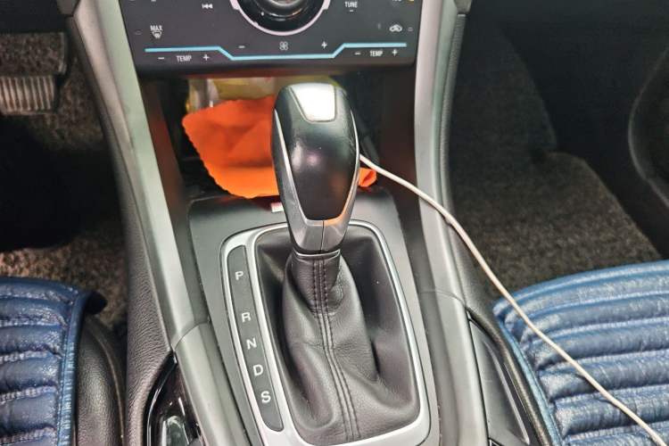 Used Ford Mondeo 2013 2.0L GTDi240 Luxury Sport Model Gear Lever
