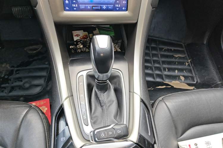 Used Ford Mondeo 2013 2.0L GTDi 200 Fashion Edition Gear Lever