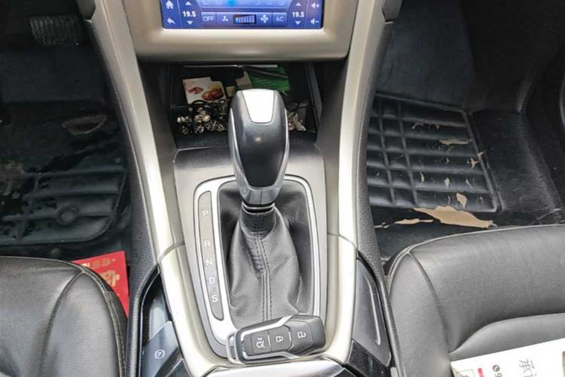 Used Ford Mondeo 2013 2.0L GTDi 200 Fashion Edition Gear Lever