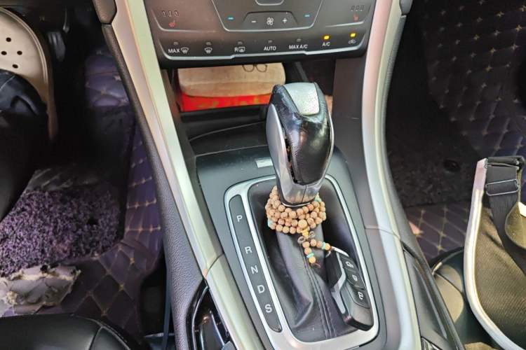 Used Ford Mondeo 2013 2.0L GTDi 200 Luxury Model Gear Lever