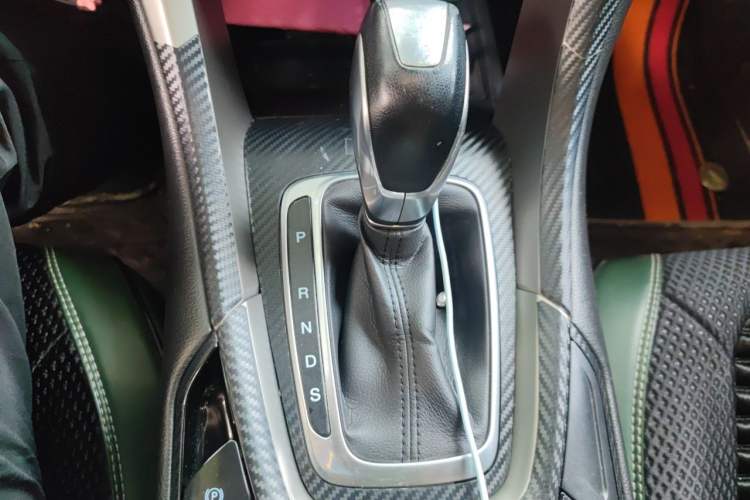 Used Ford Mondeo 2013 2.0L GTDi 200 Fashion Edition Gear Lever