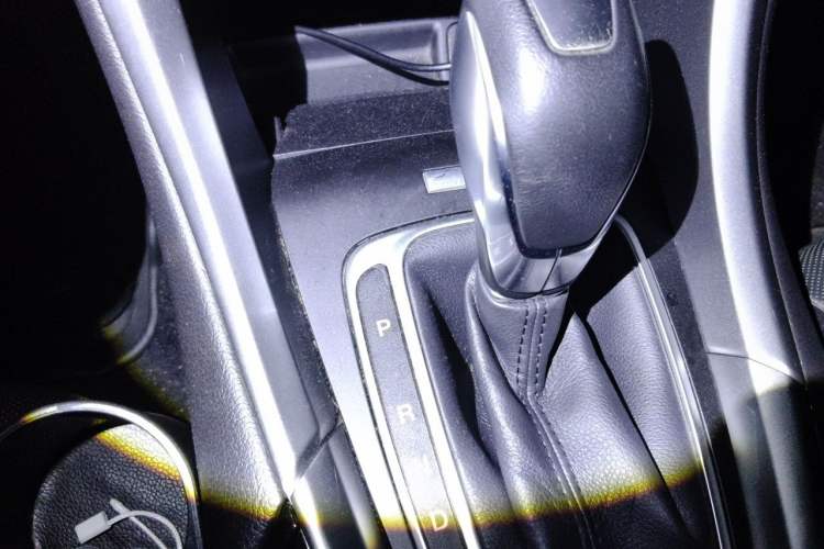 Used Ford Mondeo 2013 2.0L GTDi240 Luxury Sport Model Gear Lever