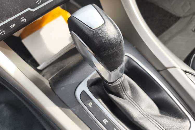 Used Ford Mondeo 2013 2.0L GTDi 200 Fashion Edition Gear Lever