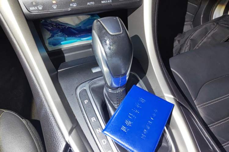 Used Ford Mondeo 2013 2.0L GTDi 200 Luxury Model Gear Lever