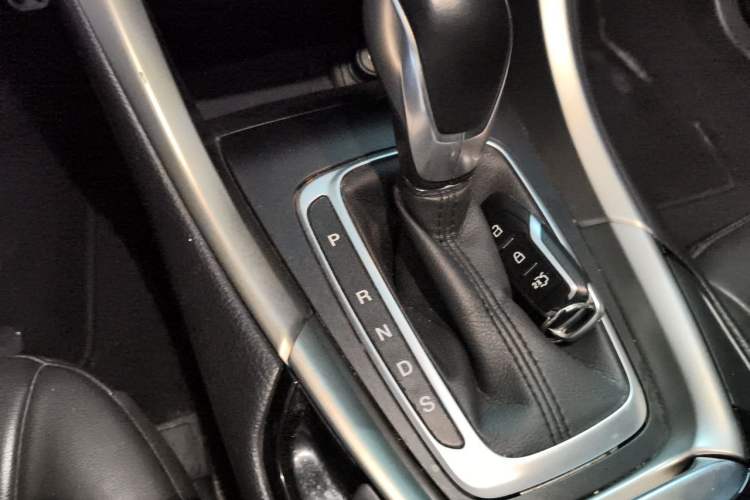 Used Ford Mondeo 2013 2.0L GTDi 200 Fashion Edition Gear Lever