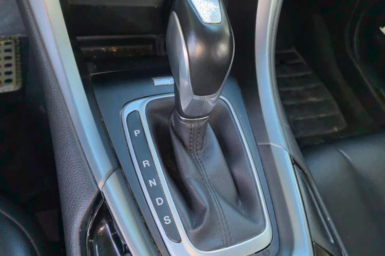 Used Ford Mondeo 2013 2.0L GTDi240 Luxury Sport Model Gear Lever