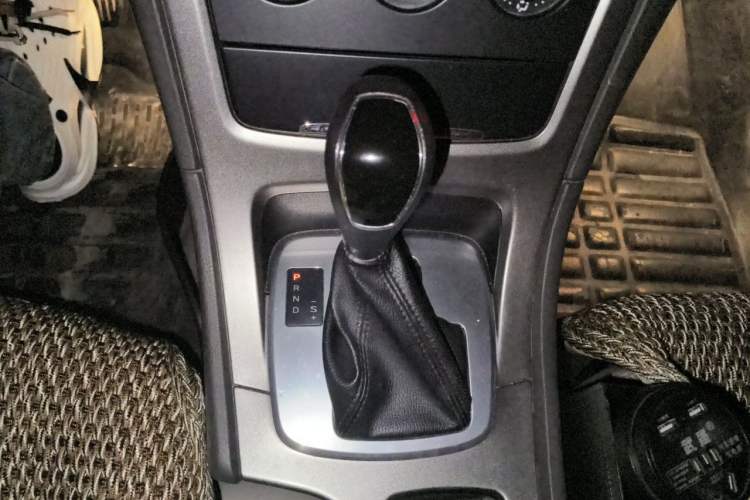 Used Ford Mondeo 2013 2.3L Fashion Edition Gear Lever