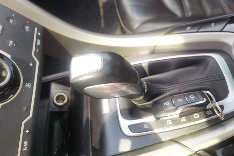 Used Ford Mondeo 2013 2.0L GTDi240 Flagship Edition Gear Lever