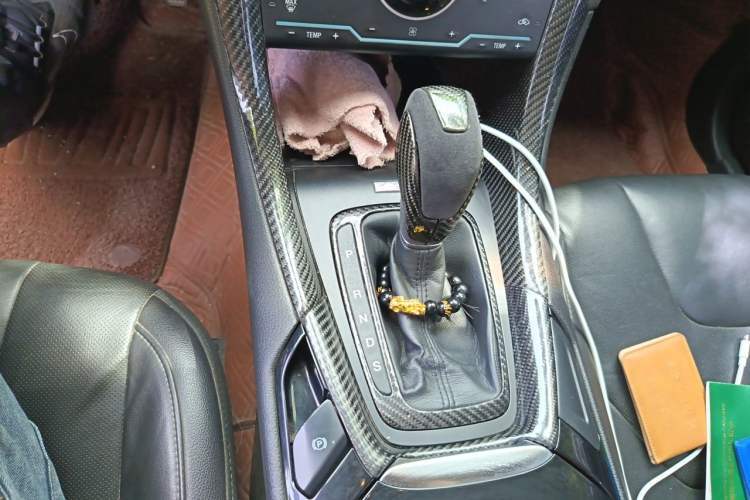 Used Ford Mondeo 2013 2.0L GTDi240 Luxury Sport Model Gear Lever