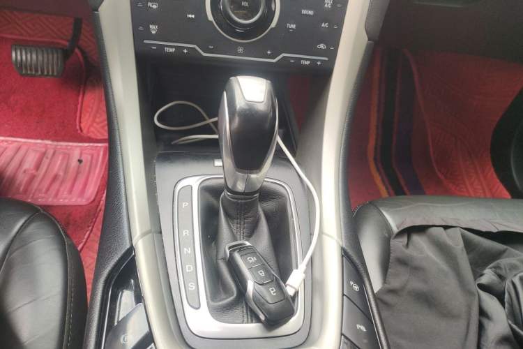 Used Ford Mondeo 2013 2.0L GTDi240 Flagship Edition Gear Lever