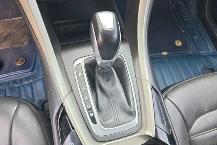 Used Ford Mondeo 2013 2.0L GTDi 200 Fashion Edition Gear Lever