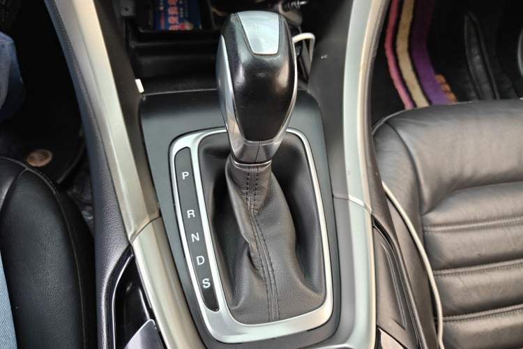 Used Ford Mondeo 2013 2.0L GTDi 200 Fashion Edition Gear Lever