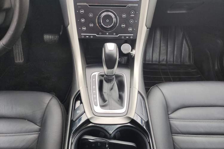 Used Ford Mondeo 2013 2.0L GTDi 200 Fashion Edition Gear Lever