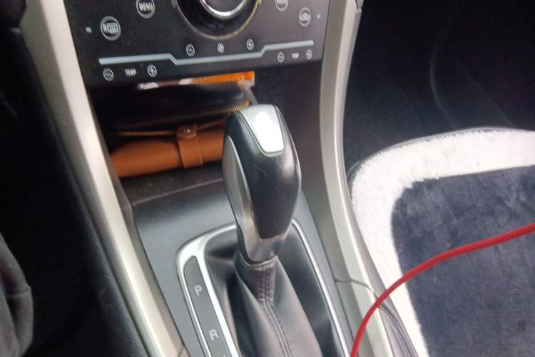 Used Ford Mondeo 2013 2.0L GTDi 200 Fashion Edition Gear Lever