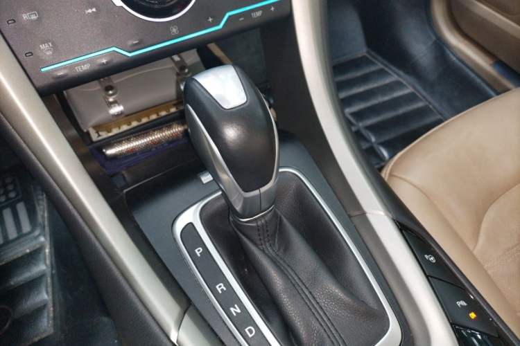 Used Ford Mondeo 2013 2.0L GTDi240 Flagship Edition Gear Lever