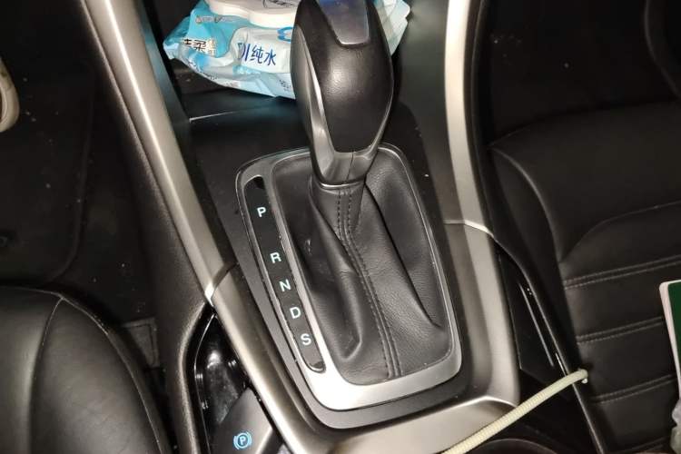 Used Ford Mondeo 2013 2.0L GTDi 200 Fashion Edition Gear Lever