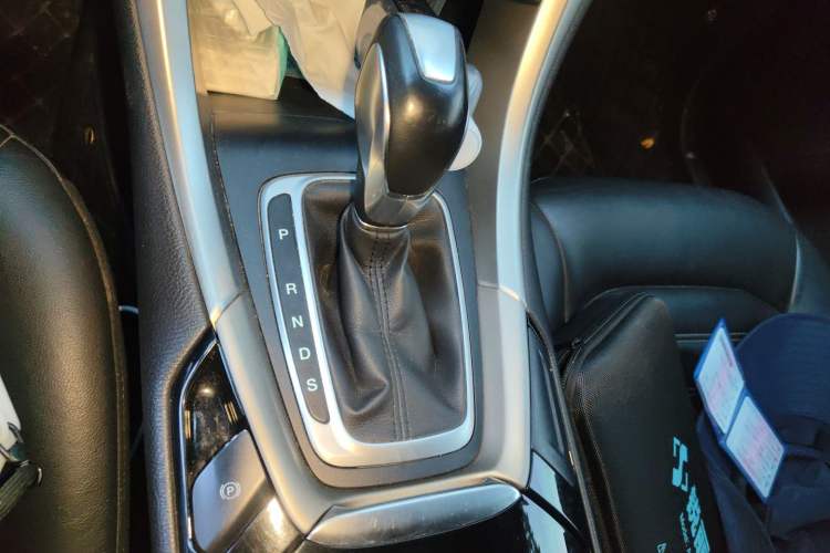 Used Ford Mondeo 2013 2.0L GTDi 200 Fashion Edition Gear Lever