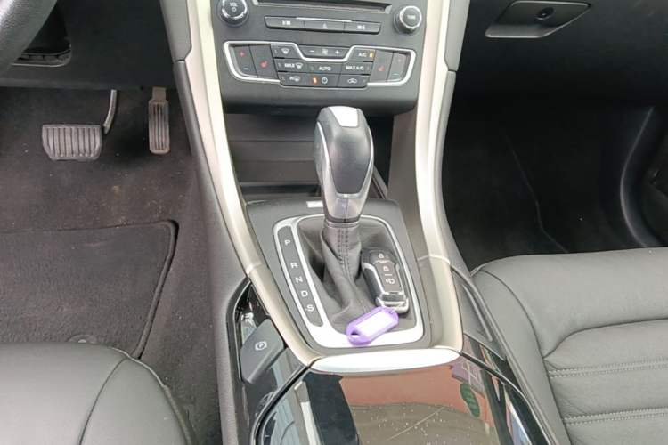 Used Ford Mondeo 2013 2.0L GTDi 200 Luxury Model Gear Lever