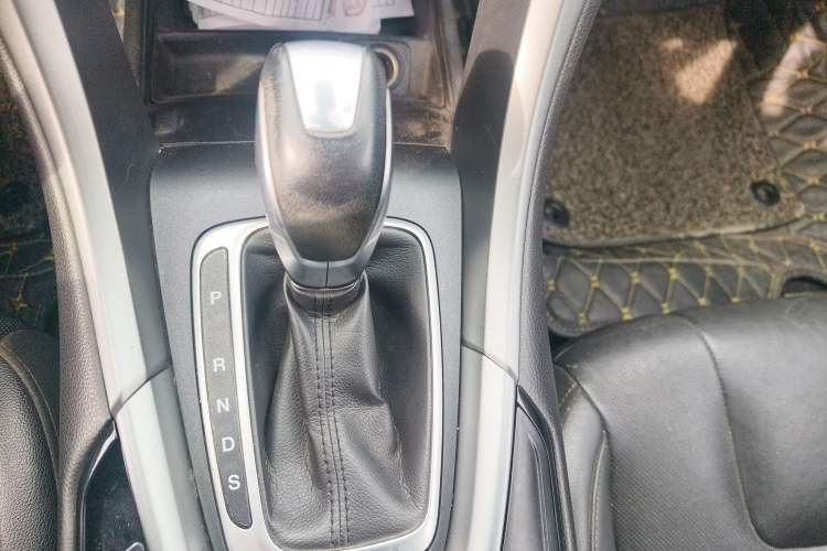 Used Ford Mondeo 2013 2.0L GTDi240 Luxury Sport Model Gear Lever