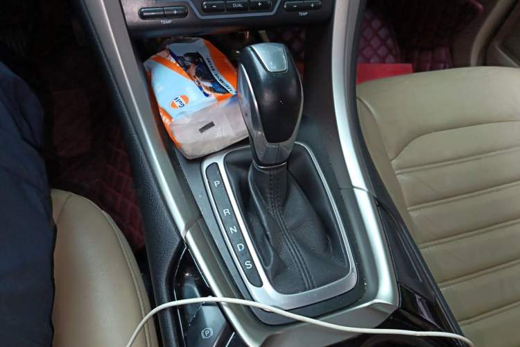 Used Ford Mondeo 2013 2.0L GTDi 200 Fashion Edition Gear Lever