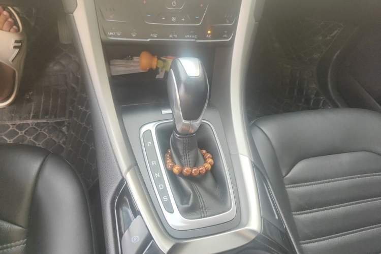 Used Ford Mondeo 2013 2.0L GTDi 200 Luxury Model Gear Lever