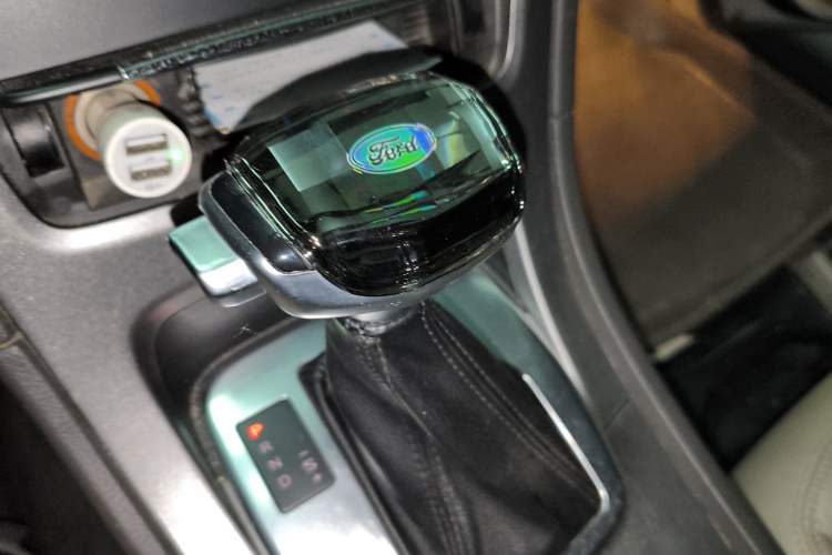 Used Ford Mondeo 2013 2.3L Fashion Edition Gear Lever