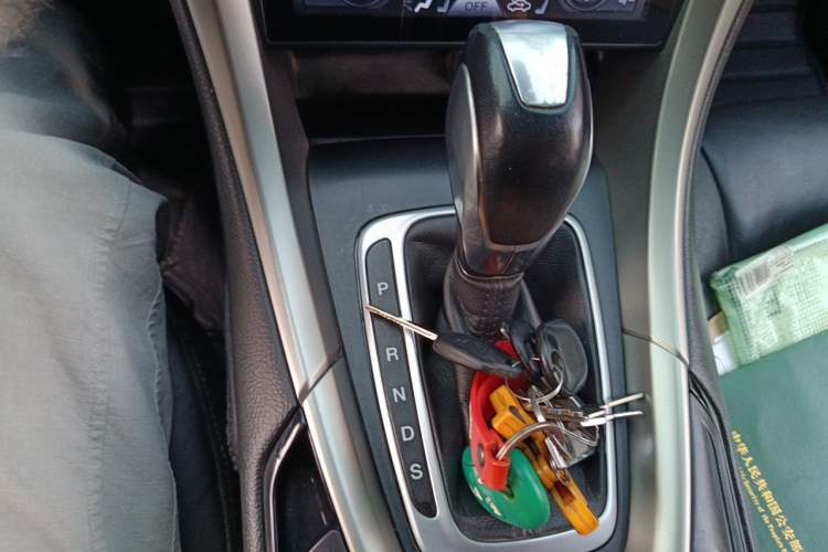 Used Ford Mondeo 2013 2.0L GTDi 200 Fashion Edition Gear Lever