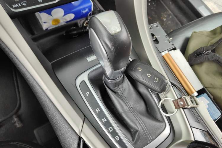 Used Ford Mondeo 2013 2.0L GTDi 200 Luxury Model Gear Lever