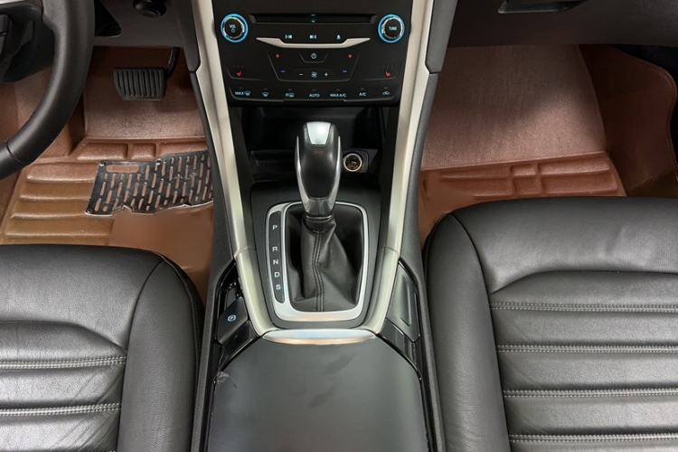 Used Ford Mondeo 2013 2.0L GTDi 200 Luxury Model Gear Lever