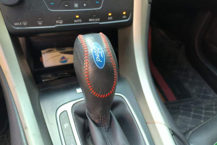 Used Ford Mondeo 2013 2.0L GTDi 200 Fashion Edition Gear Lever