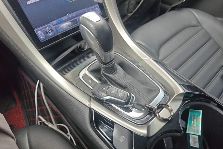 Used Ford Mondeo 2013 2.0L GTDi 200 Fashion Edition Gear Lever