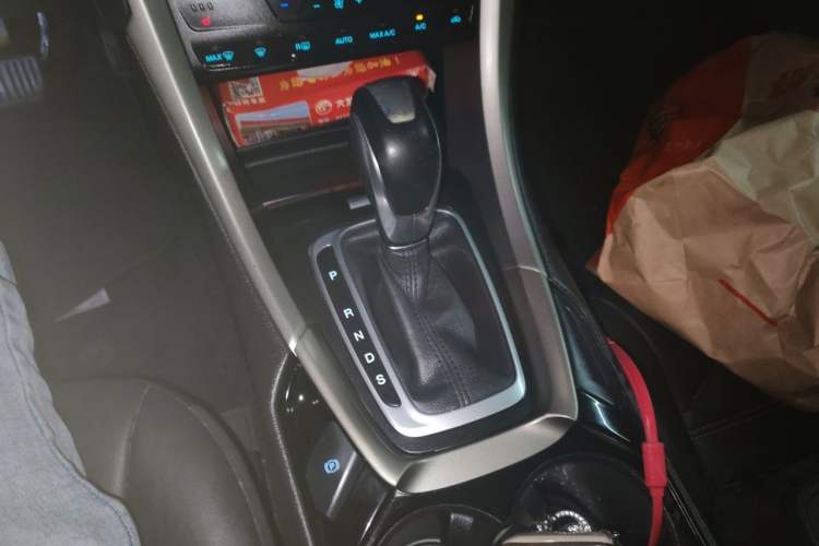 Used Ford Mondeo 2013 2.0L GTDi 200 Luxury Model Gear Lever