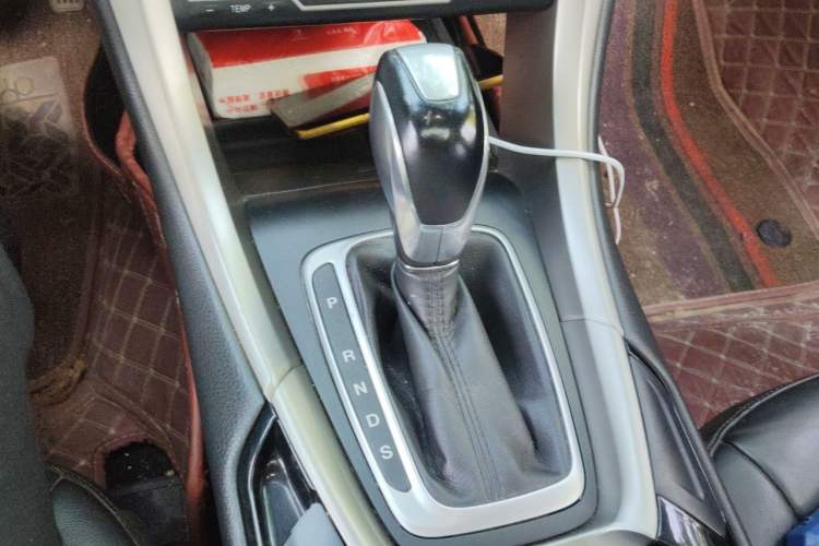 Used Ford Mondeo 2013 2.0L GTDi 200 Fashion Edition Gear Lever