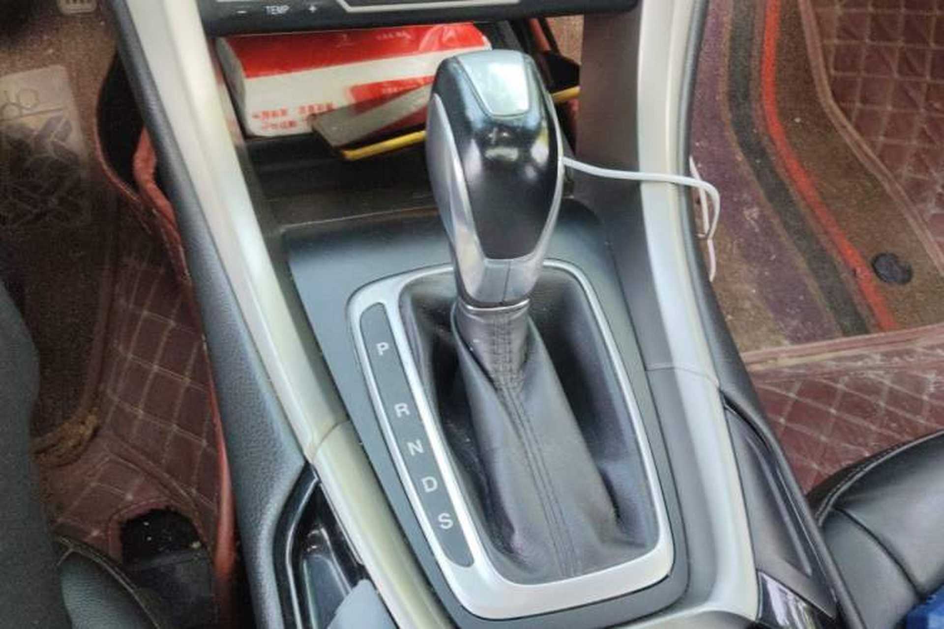 Used Ford Mondeo 2013 2.0L GTDi 200 Fashion Edition Gear Lever