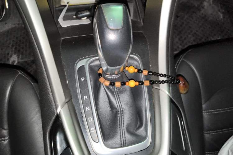 Used Ford Mondeo 2013 2.0L GTDi 200 Luxury Model Gear Lever